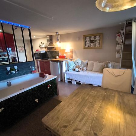 Love-Room Discret 40 M2 Bormes Les Mimosas Village Avec Terrasse Bormes-les-Mimosas Exterior foto