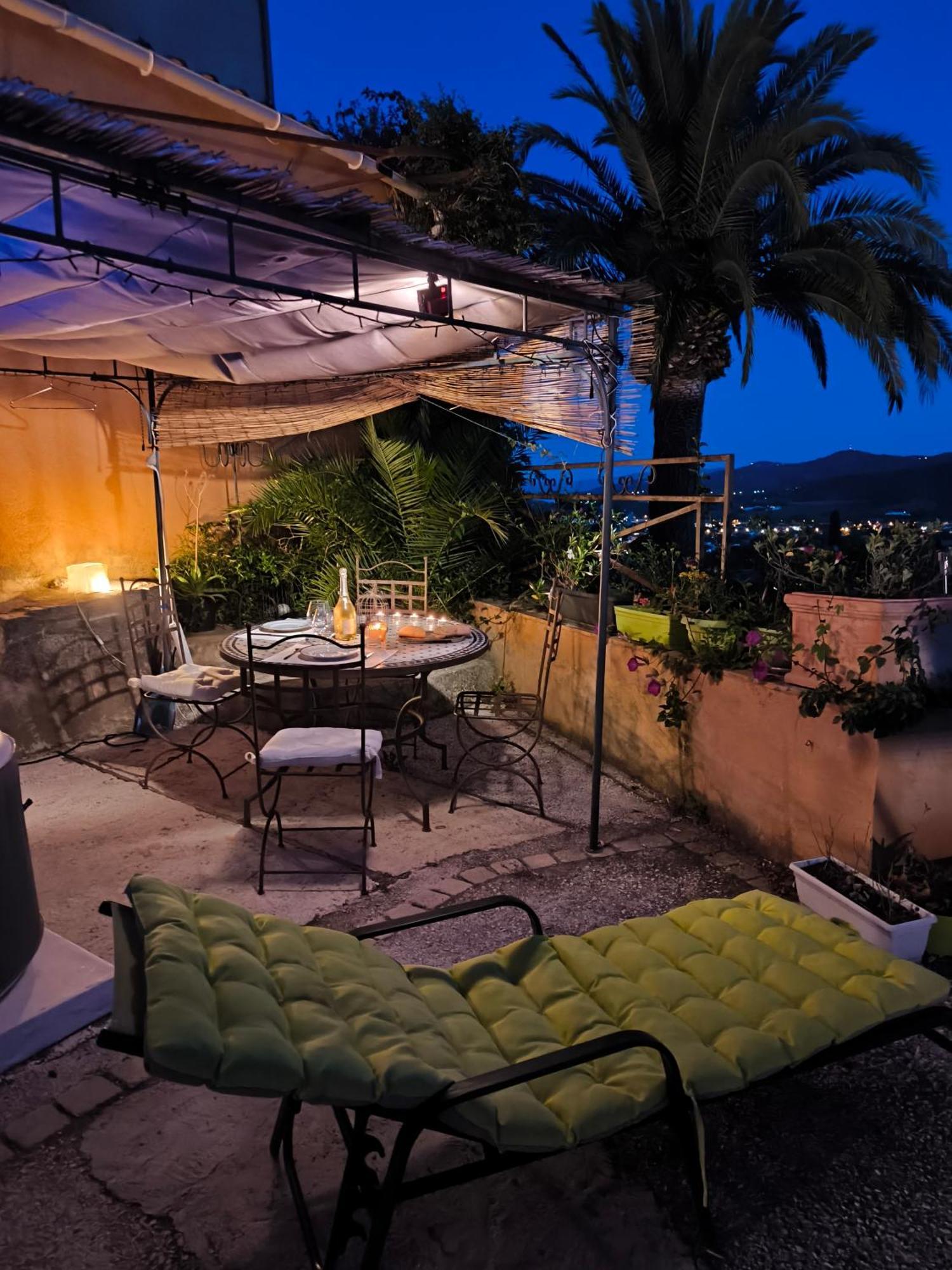 Love-Room Discret 40 M2 Bormes Les Mimosas Village Avec Terrasse Bormes-les-Mimosas Exterior foto