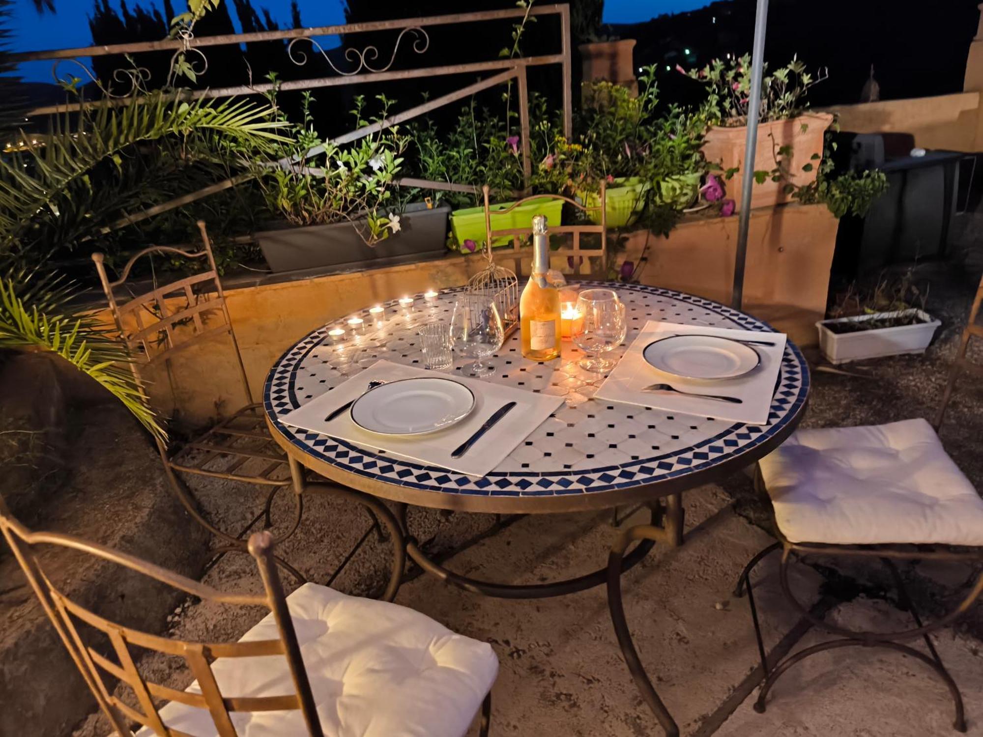 Love-Room Discret 40 M2 Bormes Les Mimosas Village Avec Terrasse Bormes-les-Mimosas Exterior foto