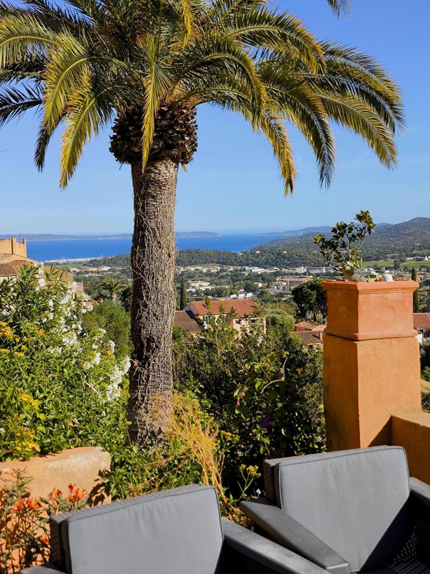 Love-Room Discret 40 M2 Bormes Les Mimosas Village Avec Terrasse Bormes-les-Mimosas Exterior foto