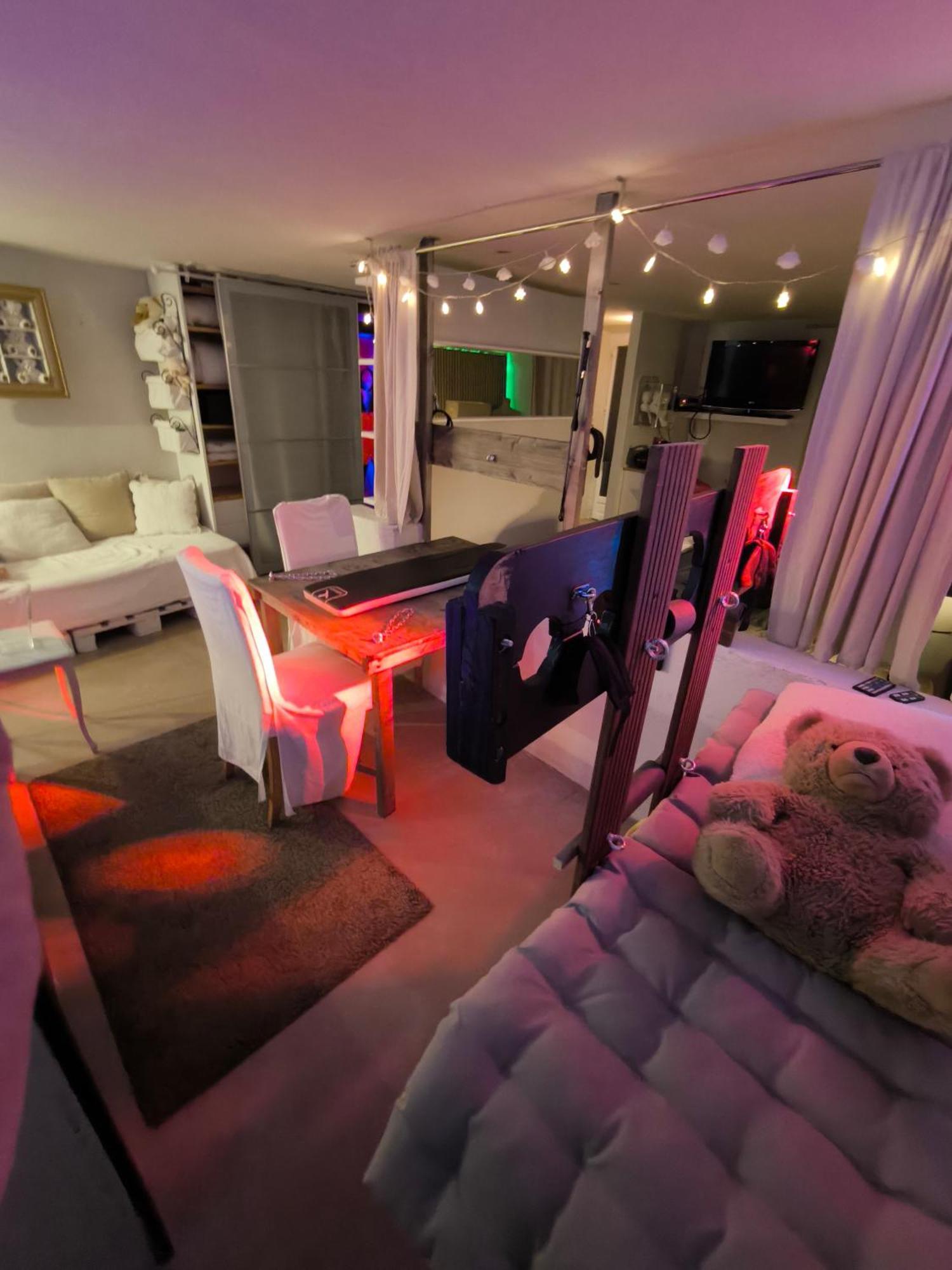 Love-Room Discret 40 M2 Bormes Les Mimosas Village Avec Terrasse Bormes-les-Mimosas Exterior foto
