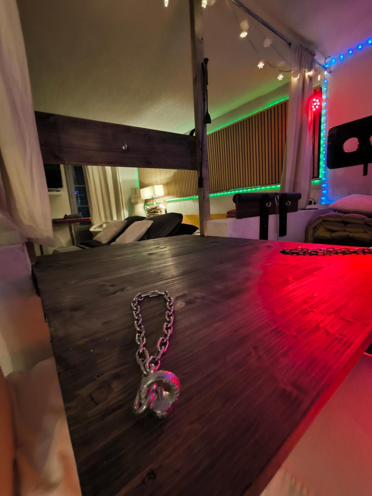 Love-Room Discret 40 M2 Bormes Les Mimosas Village Avec Terrasse Bormes-les-Mimosas Exterior foto