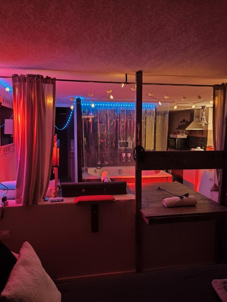 Love-Room Discret 40 M2 Bormes Les Mimosas Village Avec Terrasse Bormes-les-Mimosas Exterior foto