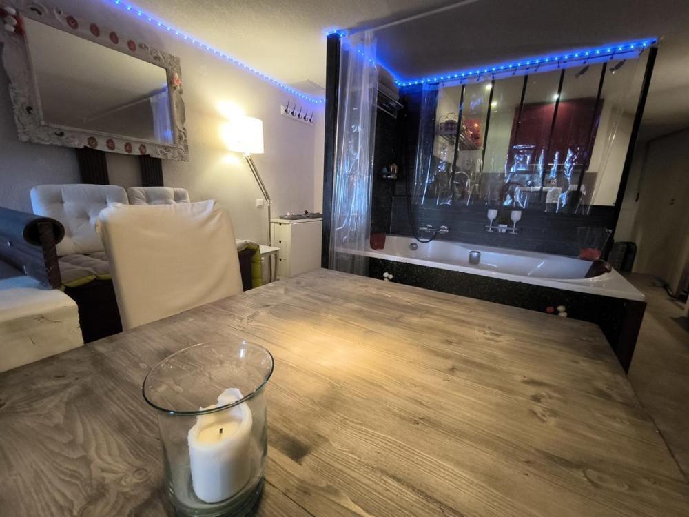Love-Room Discret 40 M2 Bormes Les Mimosas Village Avec Terrasse Bormes-les-Mimosas Exterior foto
