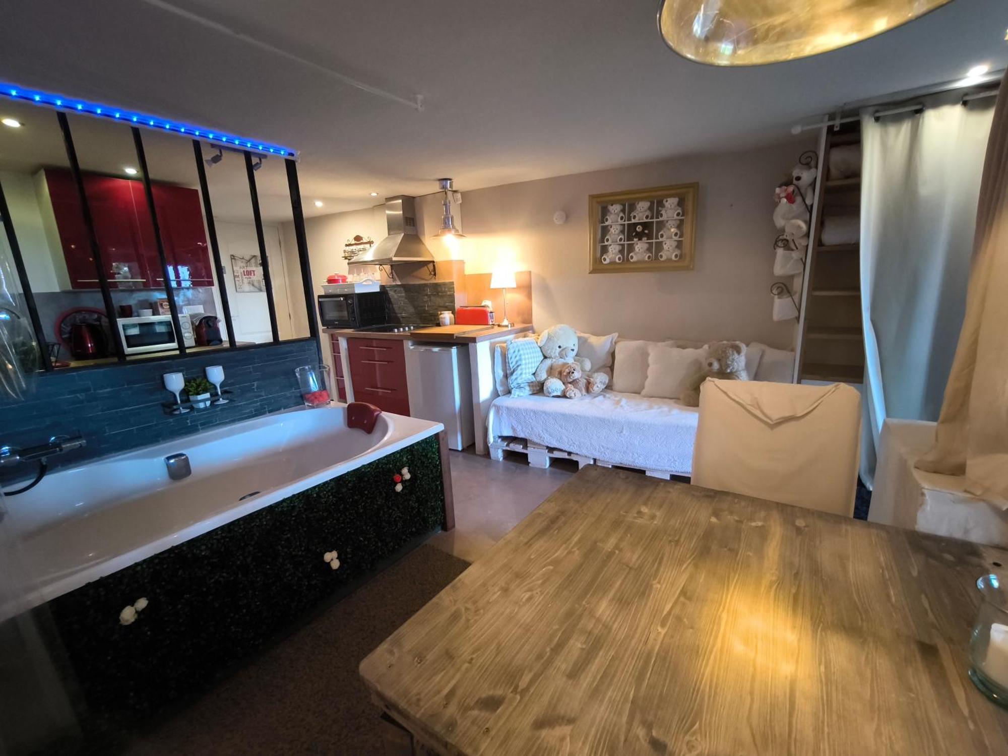 Love-Room Discret 40 M2 Bormes Les Mimosas Village Avec Terrasse Bormes-les-Mimosas Exterior foto